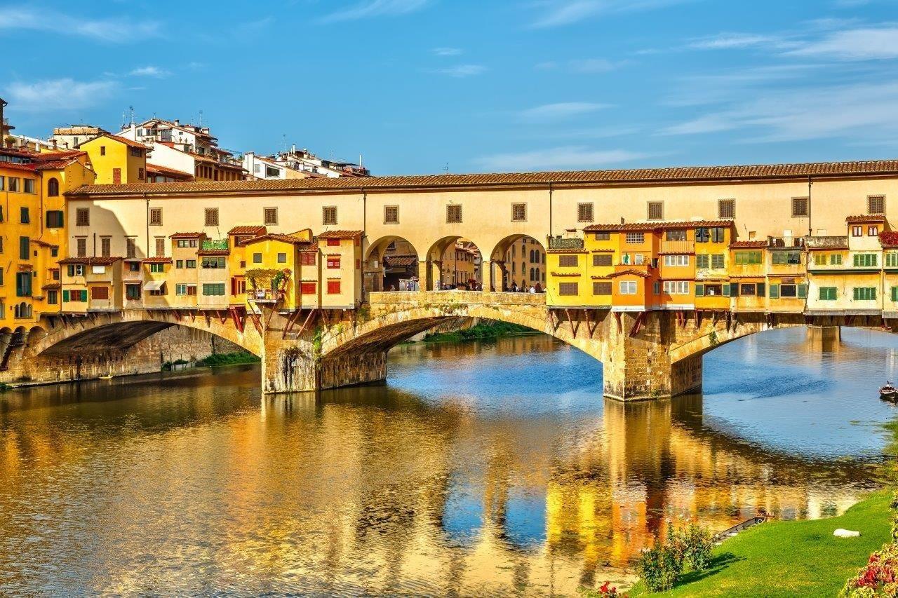 Ponte Vecchio e le botteghe storiche sull'Arno