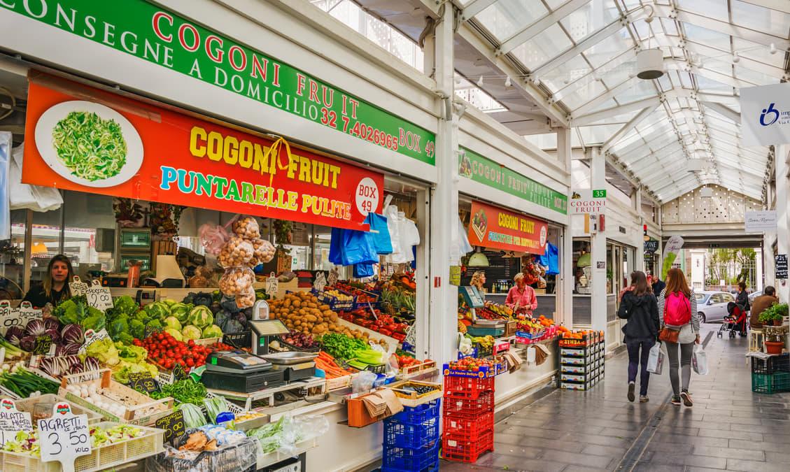 Mercato rionale e prodotti freschi nel quartiere Testaccio a Roma